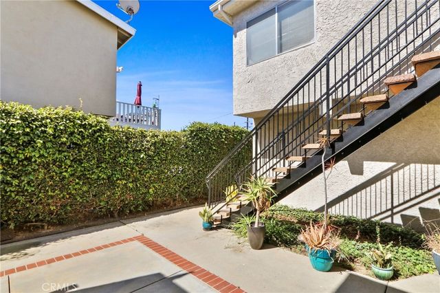 16802 Hoskins Lane, Huntington Beach, CA 92649