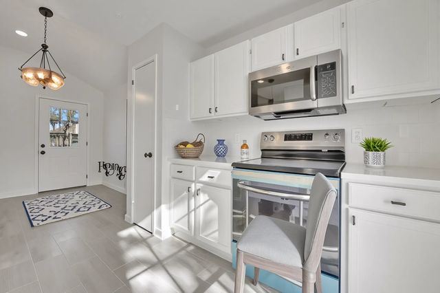 615 Red Coat Lane, Arlington, TX 76002