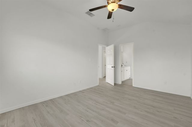 615 Red Coat Lane, Arlington, TX 76002