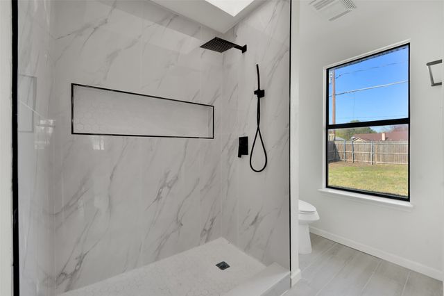 615 Red Coat Lane, Arlington, TX 76002