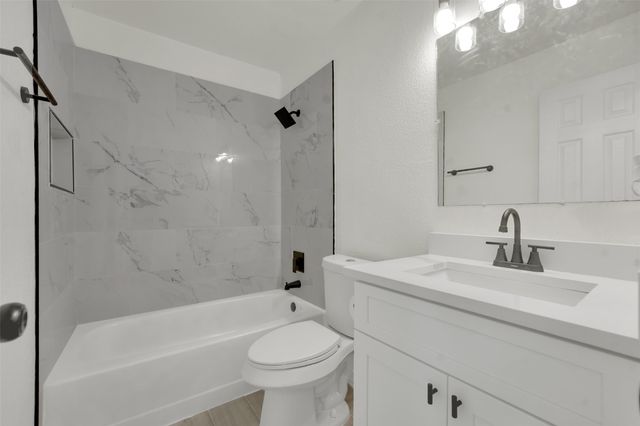 615 Red Coat Lane, Arlington, TX 76002