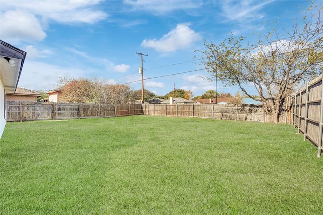 615 Red Coat Lane, Arlington, TX 76002