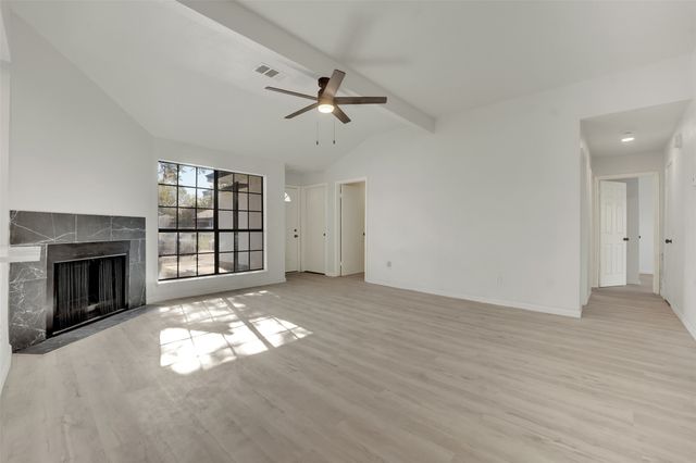 615 Red Coat Lane, Arlington, TX 76002