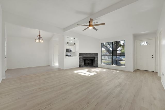 615 Red Coat Lane, Arlington, TX 76002