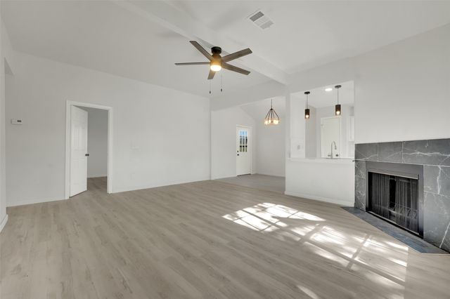 615 Red Coat Lane, Arlington, TX 76002