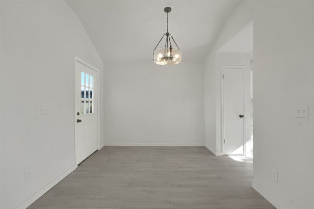 615 Red Coat Lane, Arlington, TX 76002