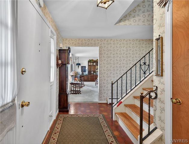 78 North Brier Road, Amherst, NY 14228