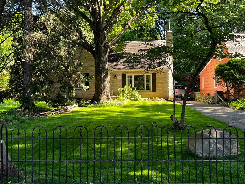 430 Canyon Drive N, Columbus, OH 43214