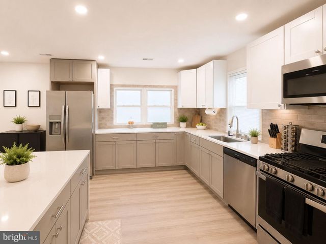 225 COLFAX CT, Manassas Park, VA 20111