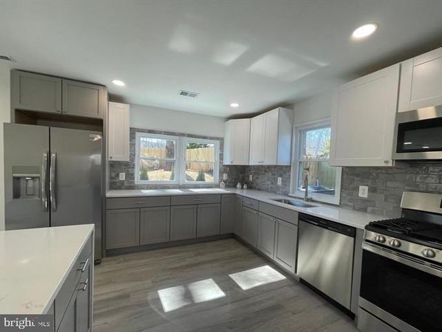 225 COLFAX CT, Manassas Park, VA 20111