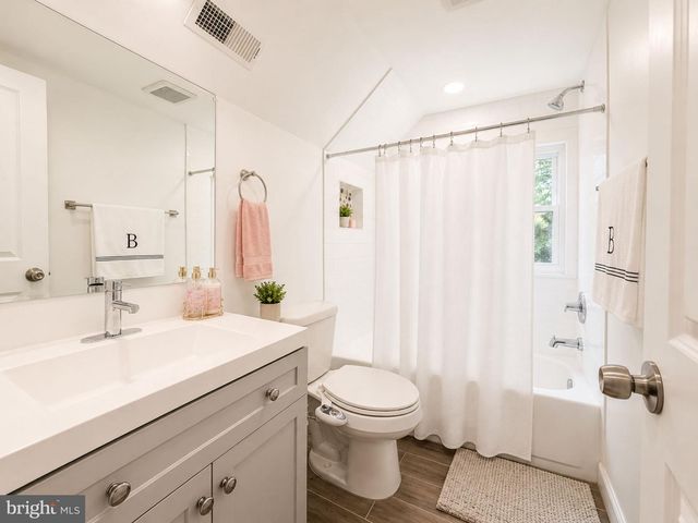 225 COLFAX CT, Manassas Park, VA 20111