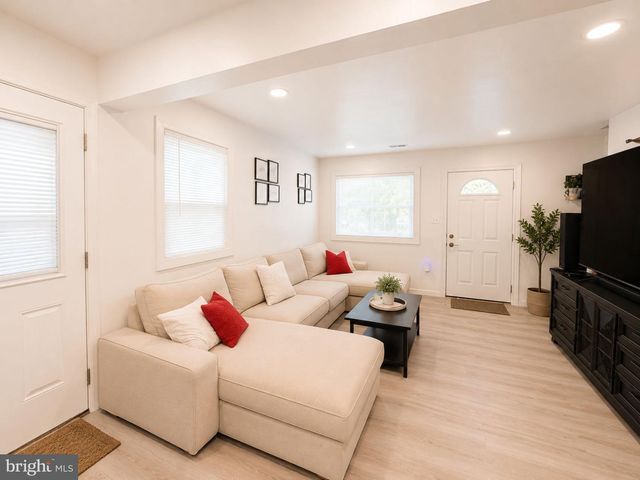 225 COLFAX CT, Manassas Park, VA 20111