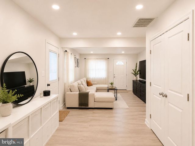 225 COLFAX CT, Manassas Park, VA 20111