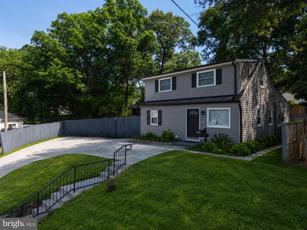 225 COLFAX CT, Manassas Park, VA 20111