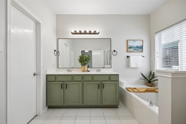 1317 Live Oak Lane, Savannah, TX 76227