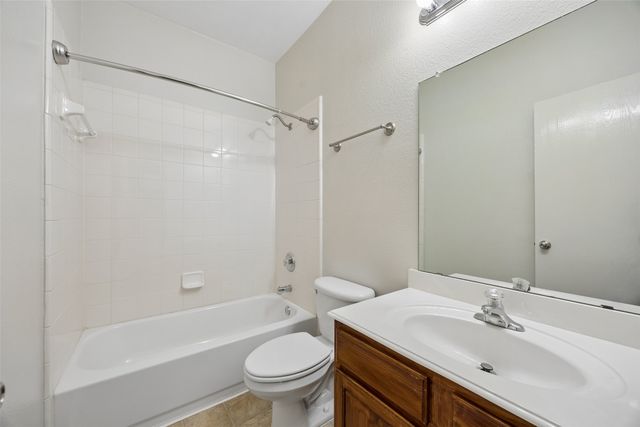 1317 Live Oak Lane, Savannah, TX 76227