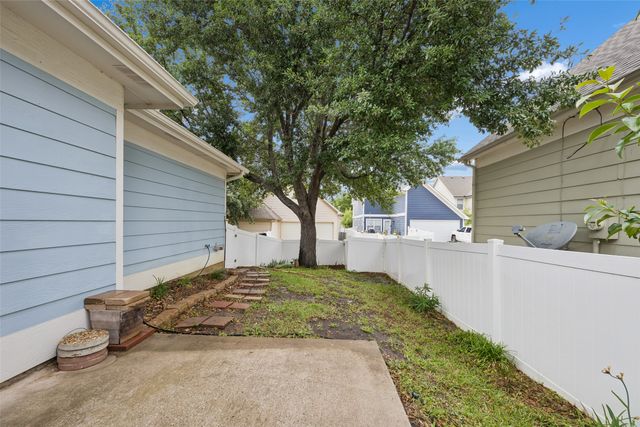 1317 Live Oak Lane, Savannah, TX 76227