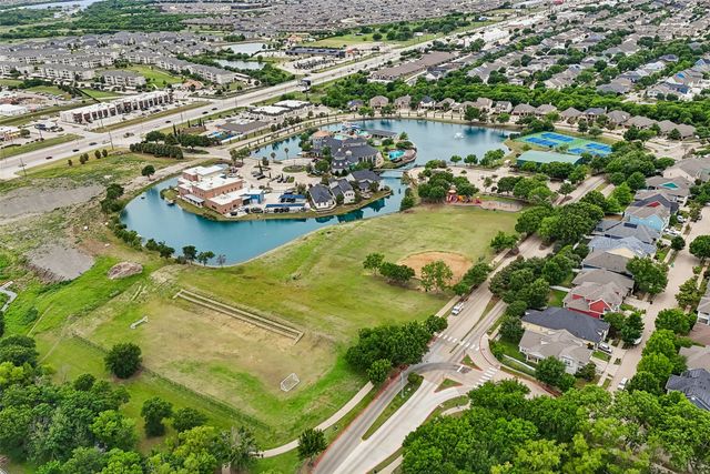 1317 Live Oak Lane, Savannah, TX 76227