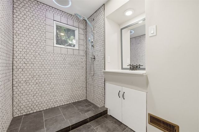 11 Lee Ave, Forest Hills Boro, PA 15221