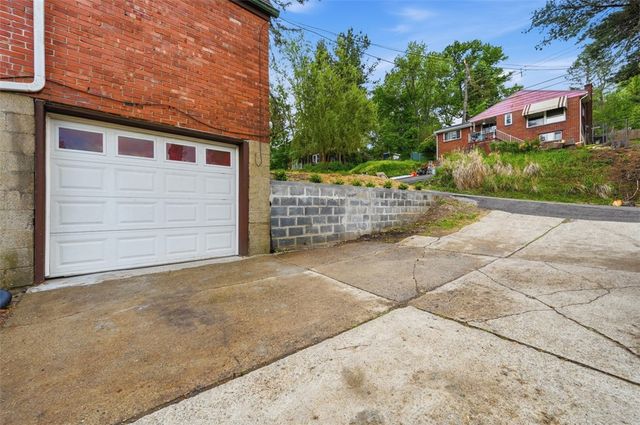 11 Lee Ave, Forest Hills Boro, PA 15221