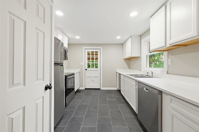 11 Lee Ave, Forest Hills Boro, PA 15221
