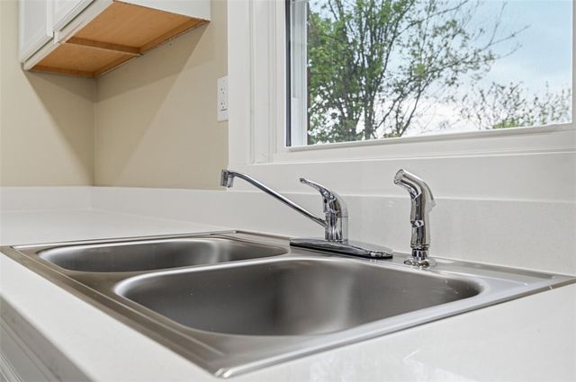 11 Lee Ave, Forest Hills Boro, PA 15221