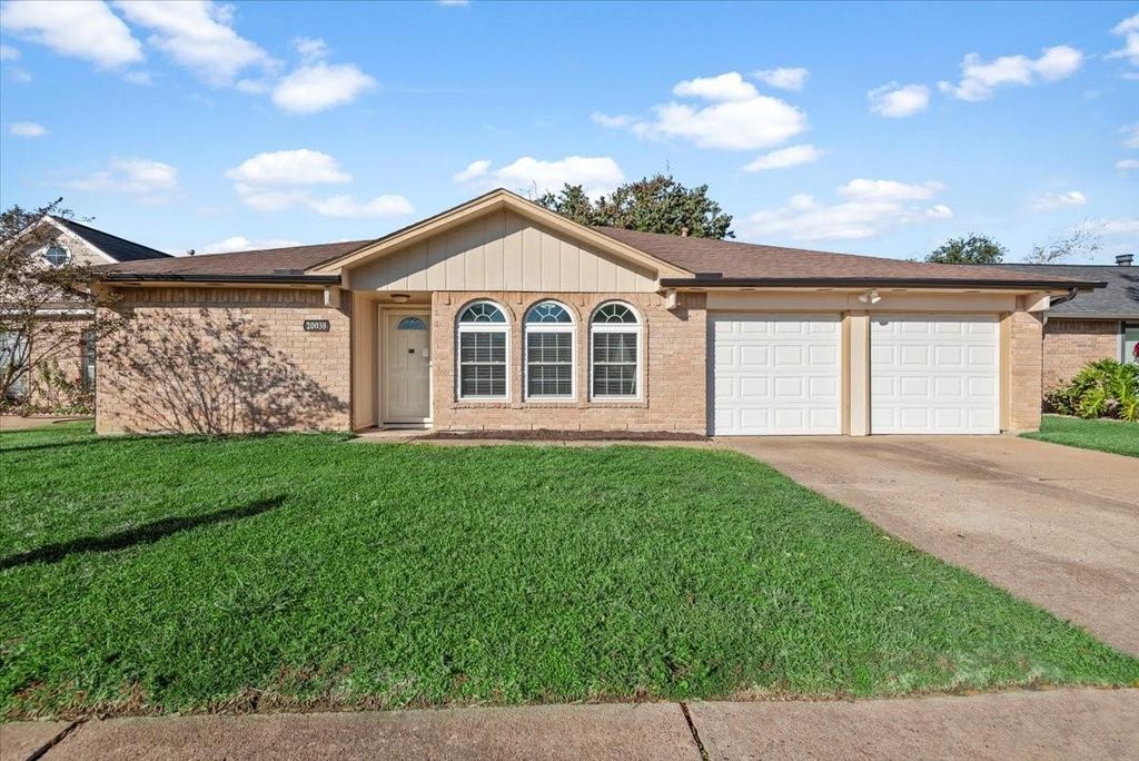 20038 Crazy Horse Circle Drive, Katy, TX 77449