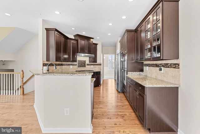 43117 SHORE SQ, Ashburn, VA 20148