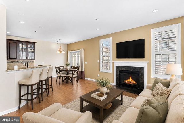 43117 SHORE SQ, Ashburn, VA 20148