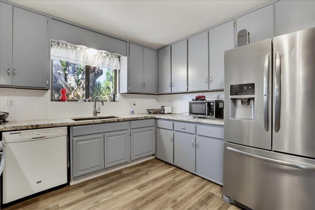 13909 Beyers Ln, Grass Valley, CA 95949