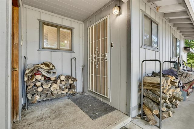 13909 Beyers Ln, Grass Valley, CA 95949