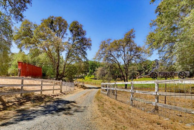 13909 Beyers Ln, Grass Valley, CA 95949