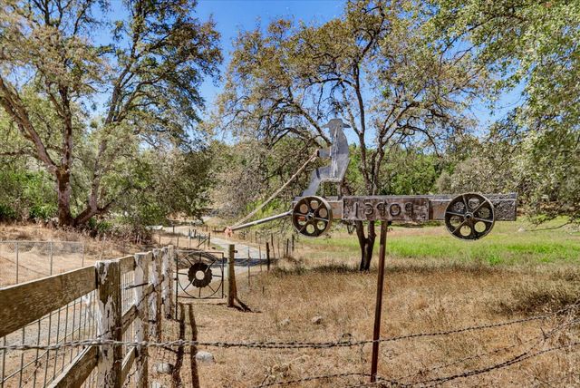 13909 Beyers Ln, Grass Valley, CA 95949