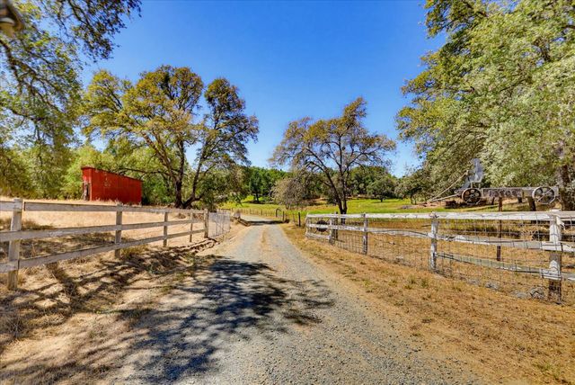 13909 Beyers Ln, Grass Valley, CA 95949