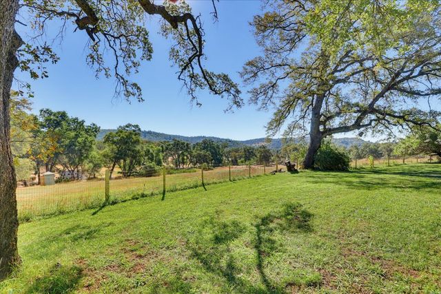 13909 Beyers Ln, Grass Valley, CA 95949