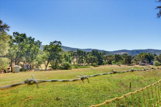 13909 Beyers Ln, Grass Valley, CA 95949