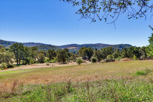 13909 Beyers Ln, Grass Valley, CA 95949