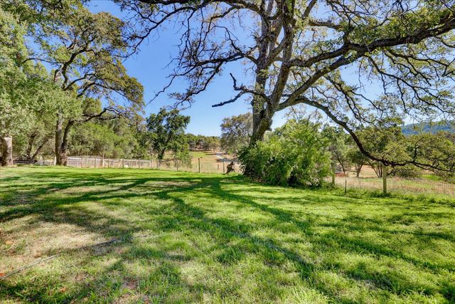 13909 Beyers Ln, Grass Valley, CA 95949