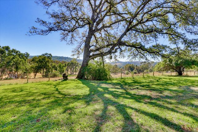 13909 Beyers Ln, Grass Valley, CA 95949
