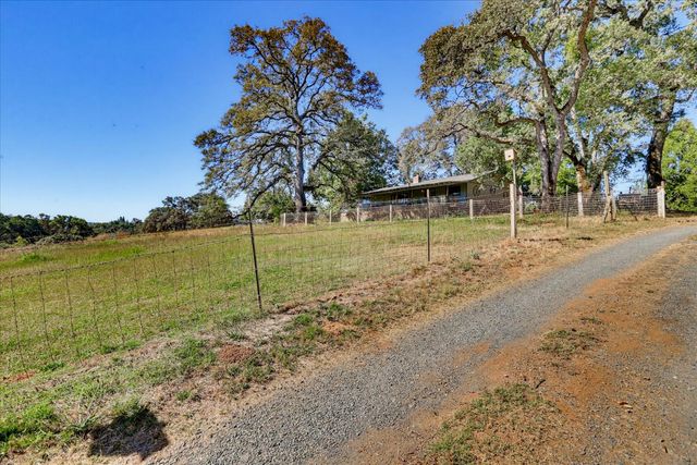 13909 Beyers Ln, Grass Valley, CA 95949
