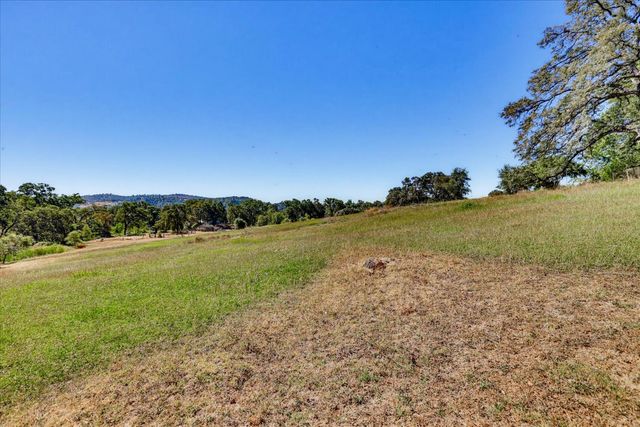 13909 Beyers Ln, Grass Valley, CA 95949