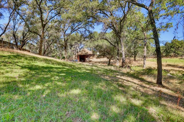13909 Beyers Ln, Grass Valley, CA 95949