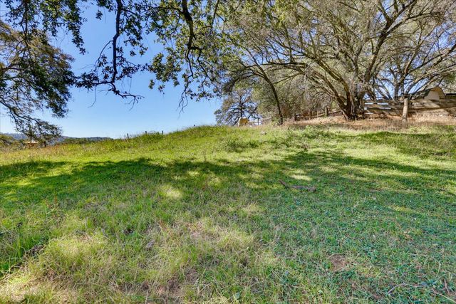 13909 Beyers Ln, Grass Valley, CA 95949