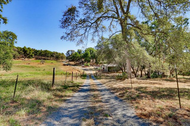 13909 Beyers Ln, Grass Valley, CA 95949