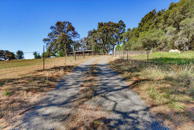 13909 Beyers Ln, Grass Valley, CA 95949