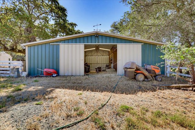 13909 Beyers Ln, Grass Valley, CA 95949