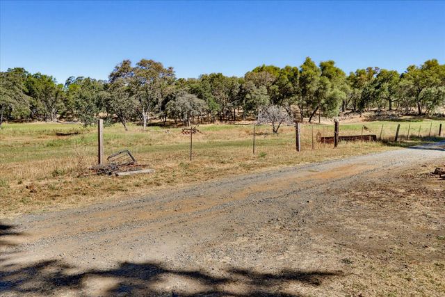 13909 Beyers Ln, Grass Valley, CA 95949