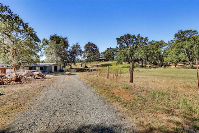13909 Beyers Ln, Grass Valley, CA 95949