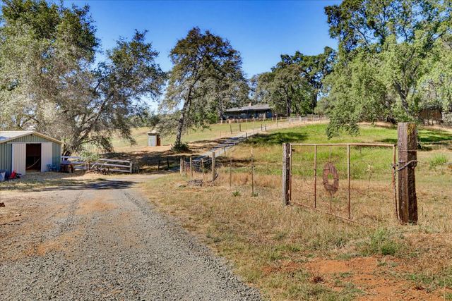 13909 Beyers Ln, Grass Valley, CA 95949