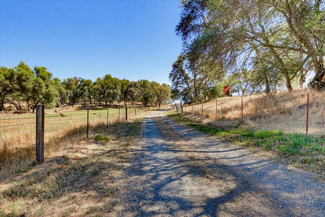 13909 Beyers Ln, Grass Valley, CA 95949